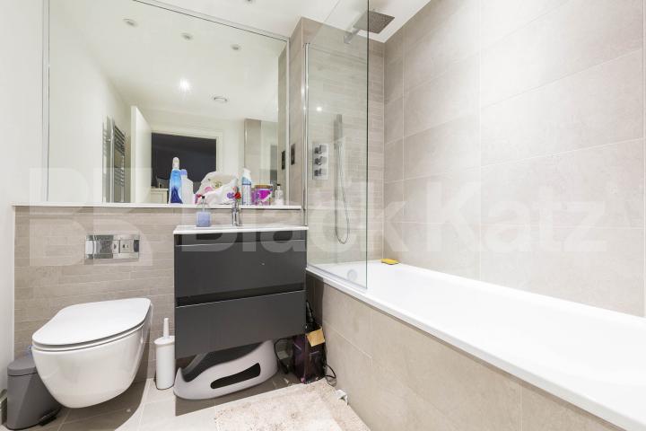 Spacious two bedroom and two bathroom with a large private balcony Tottenham Lane, Crouch End